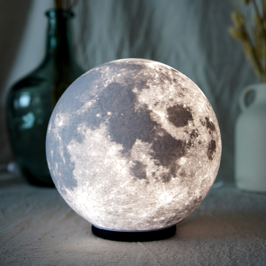 The LuminaSphere – High-Definition 15cm Planetary Lamp